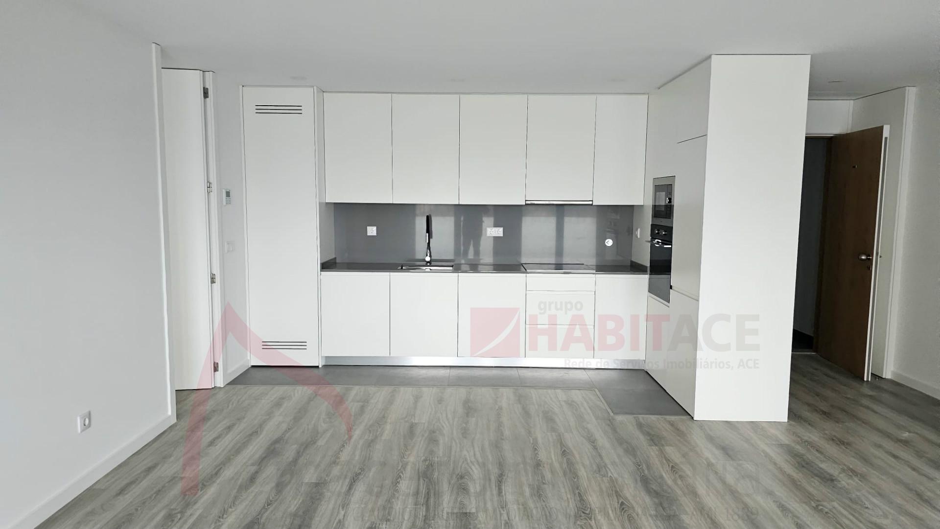 Apartamento T2 novo em Ferreiros C/ Fiador