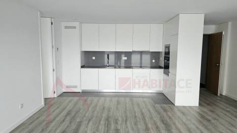 Apartamento T2 novo em Ferreiros C/ Fiador
