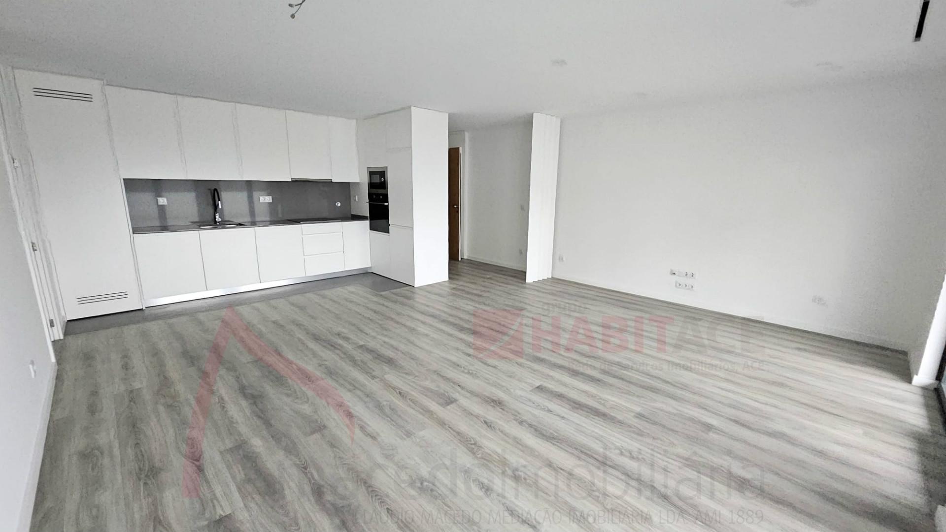 Apartamento T2 novo em Ferreiros C/ Fiador
