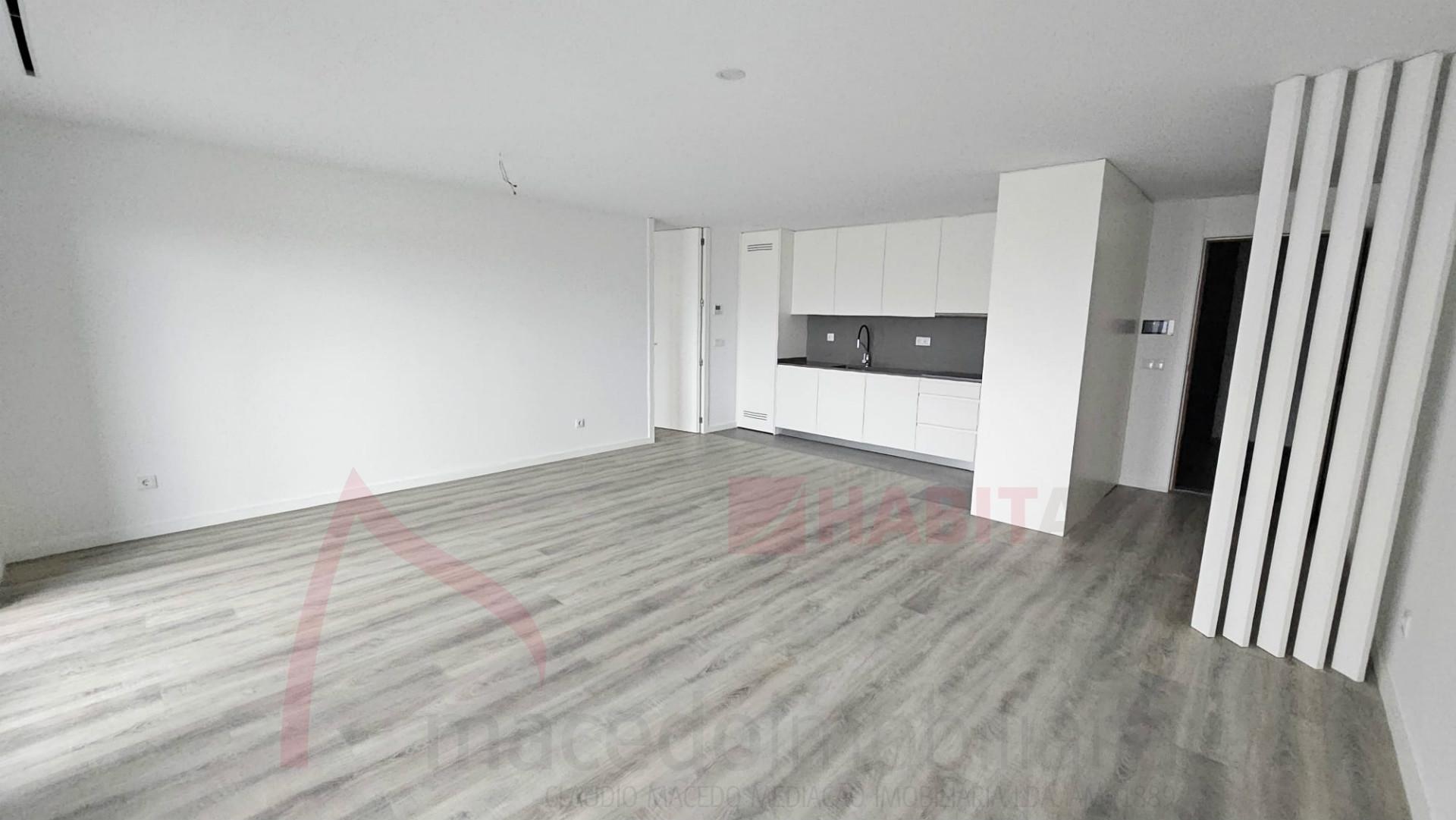 Apartamento T2 novo em Ferreiros C/ Fiador