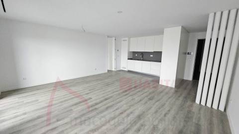 Apartamento T2 novo em Ferreiros C/ Fiador