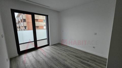 Apartamento T2 novo em Ferreiros C/ Fiador