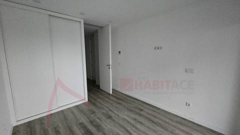 Apartamento T2 novo em Ferreiros C/ Fiador