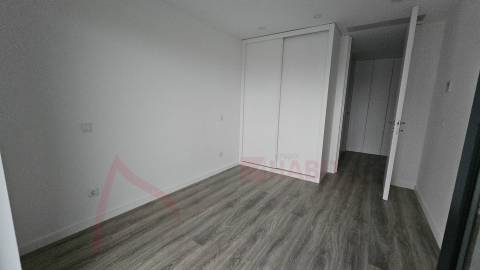 Apartamento T2 novo em Ferreiros C/ Fiador