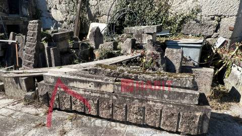 Moradia em Pedra para Restauro em Póvoa de Lanhoso, Braga
