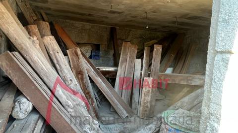 Moradia em Pedra para Restauro em Póvoa de Lanhoso, Braga
