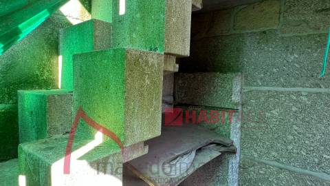 Moradia em Pedra para Restauro em Póvoa de Lanhoso, Braga