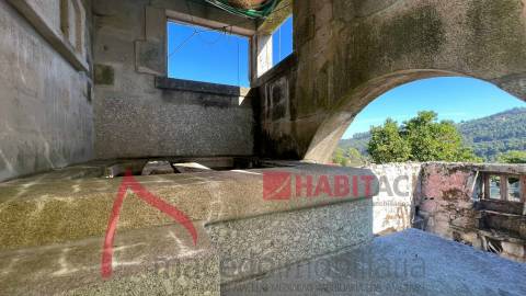 Moradia em Pedra para Restauro em Póvoa de Lanhoso, Braga