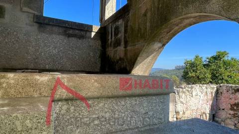Moradia em Pedra para Restauro em Póvoa de Lanhoso, Braga