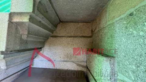 Moradia em Pedra para Restauro em Póvoa de Lanhoso, Braga