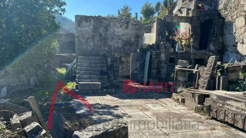 Moradia em Pedra para Restauro em Póvoa de Lanhoso, Braga