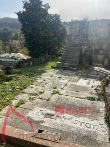 Moradia em Pedra para Restauro em Póvoa de Lanhoso, Braga