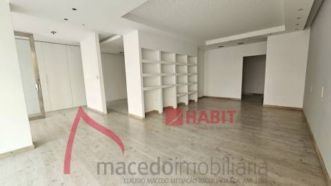 Loja para arrendar em Lamaçães, Braga