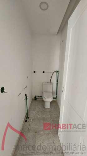 Loja para arrendar em Lamaçães, Braga