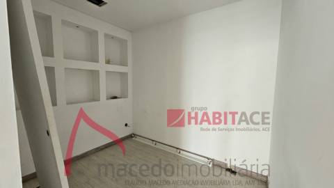 Loja para arrendar em Lamaçães, Braga