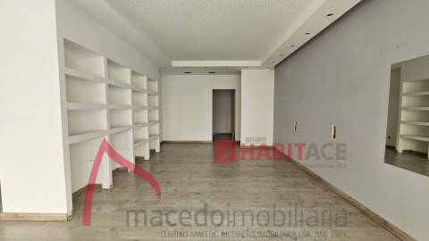 Loja para arrendar em Lamaçães, Braga