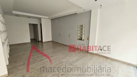 Loja para arrendar em Lamaçães, Braga