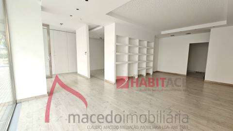 Loja para arrendar em Lamaçães, Braga