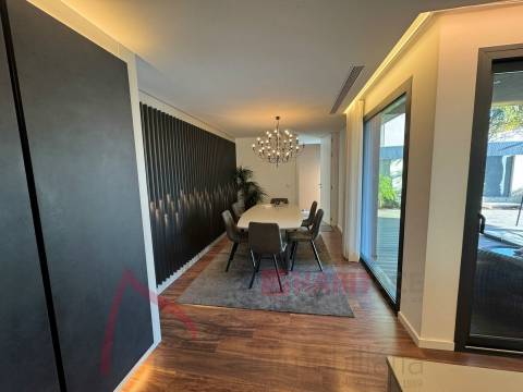 Moradia Isolada T4 com Piscina para venda em Braga