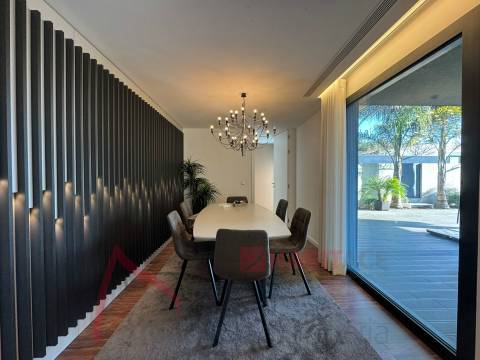 Moradia Isolada T4 com Piscina para venda em Braga