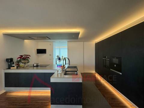 Moradia Isolada T4 com Piscina para venda em Braga