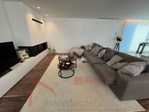 Moradia Isolada T4 com Piscina para venda em Braga