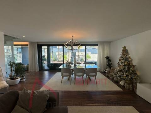 Moradia Isolada T4 com Piscina para venda em Braga