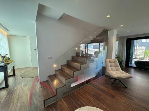 Moradia Isolada T4 com Piscina para venda em Braga