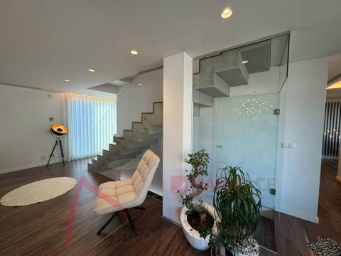 Moradia Isolada T4 com Piscina para venda em Braga