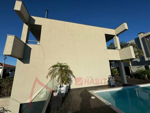 Moradia Isolada T4 com Piscina para venda em Braga