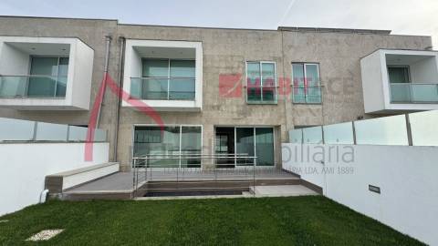 Moradia em Banda T4+1 à venda em Dume, Braga