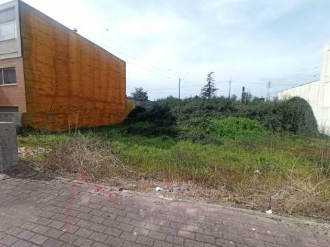 Moradia em estrutura para venda em Palmeira, Braga