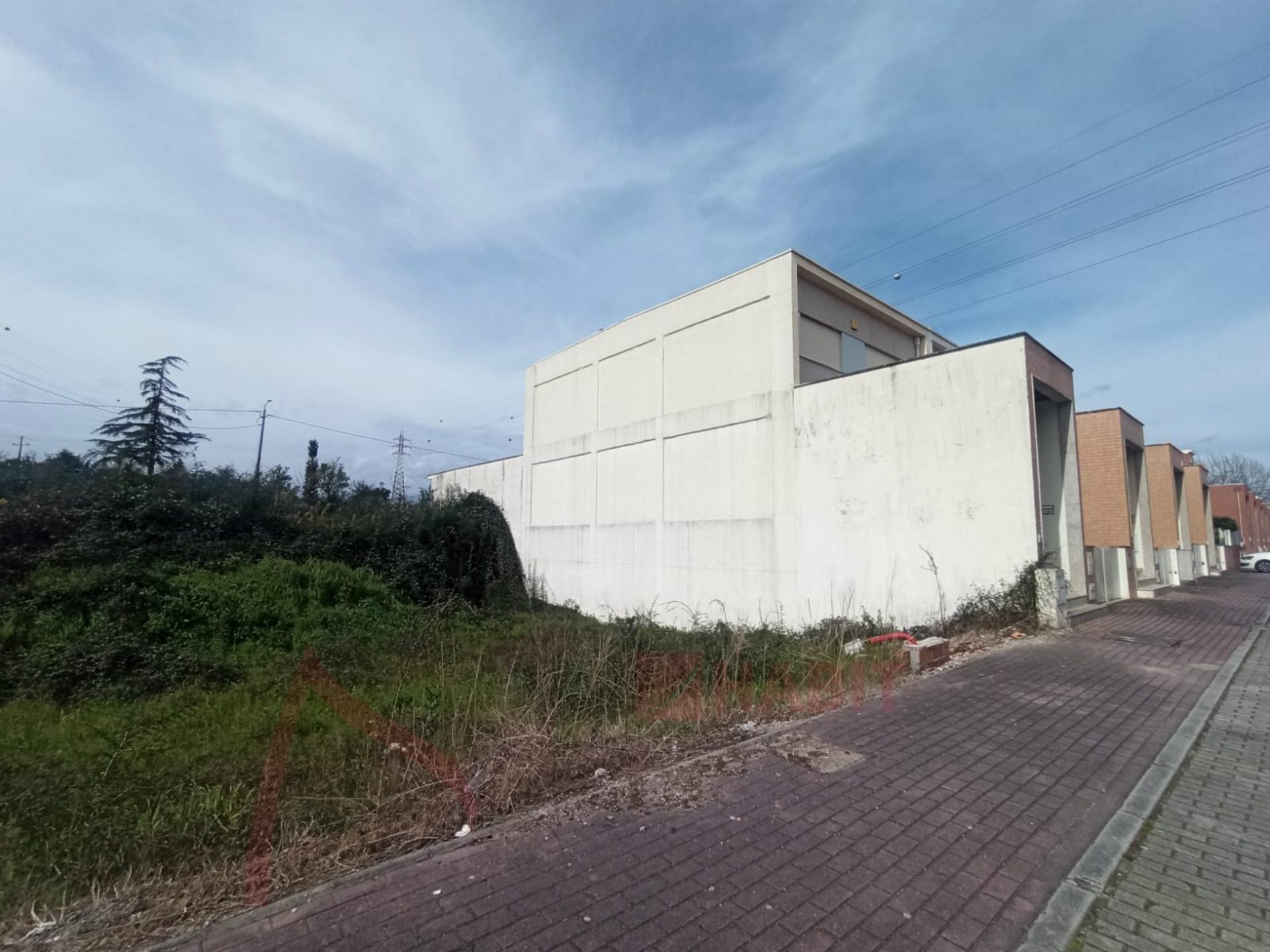 Moradia em estrutura para venda em Palmeira, Braga