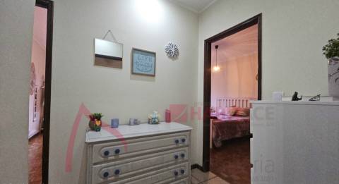 Apartamento T3 com 3 frentes, varandas e garagem fechada – Amares