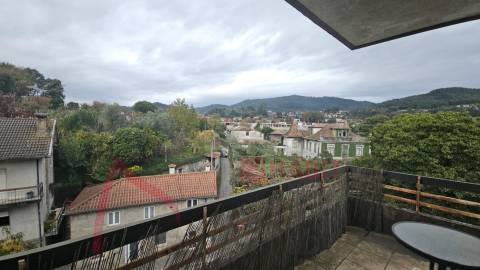 Apartamento T3 com 3 frentes, varandas e garagem fechada – Amares