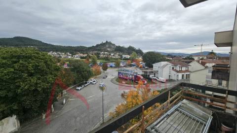 Apartamento T3 com 3 frentes, varandas e garagem fechada – Amares