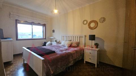 Apartamento T3 com 3 frentes, varandas e garagem fechada – Amares