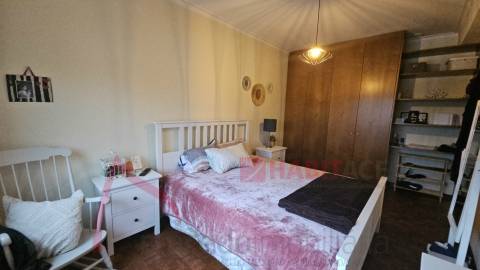 Apartamento T3 com 3 frentes, varandas e garagem fechada – Amares