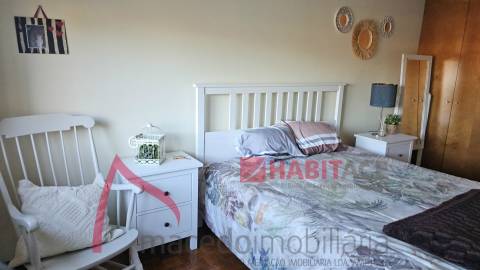 Apartamento T3 com 3 frentes, varandas e garagem fechada – Amares