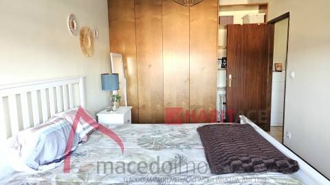 Apartamento T3 com 3 frentes, varandas e garagem fechada – Amares