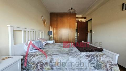 Apartamento T3 com 3 frentes, varandas e garagem fechada – Amares