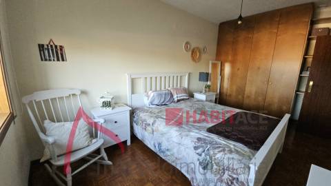 Apartamento T3 com 3 frentes, varandas e garagem fechada – Amares