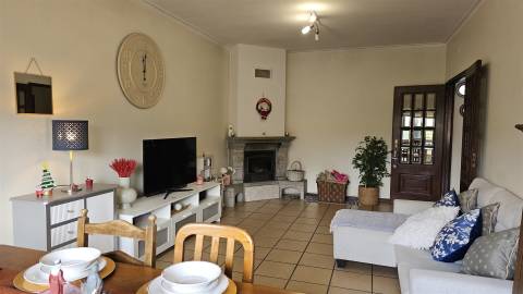 Apartamento T3 com 3 frentes, varandas e garagem fechada – Amares