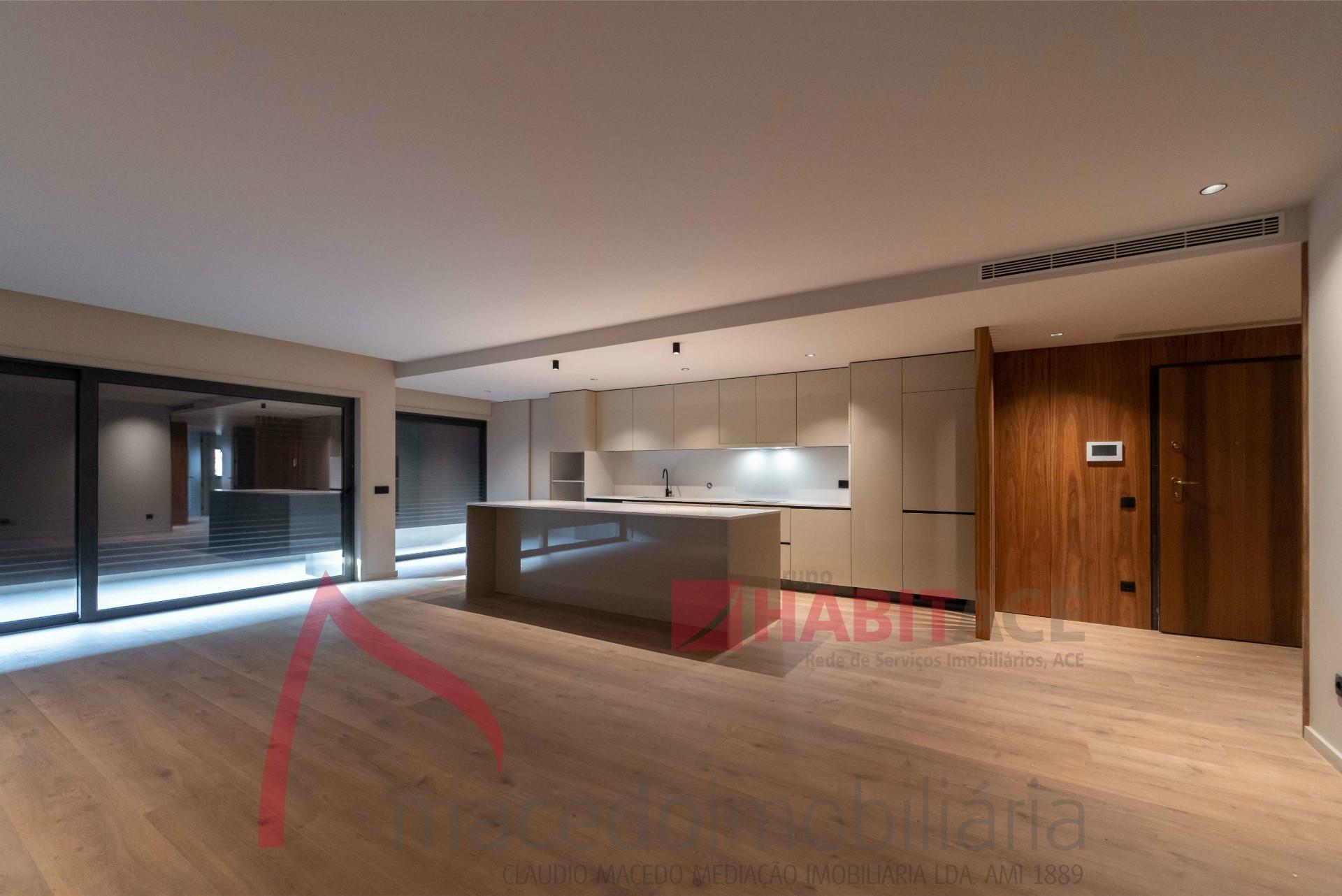 Apartamento T2 Novo para Arrendamento  em São Vicente