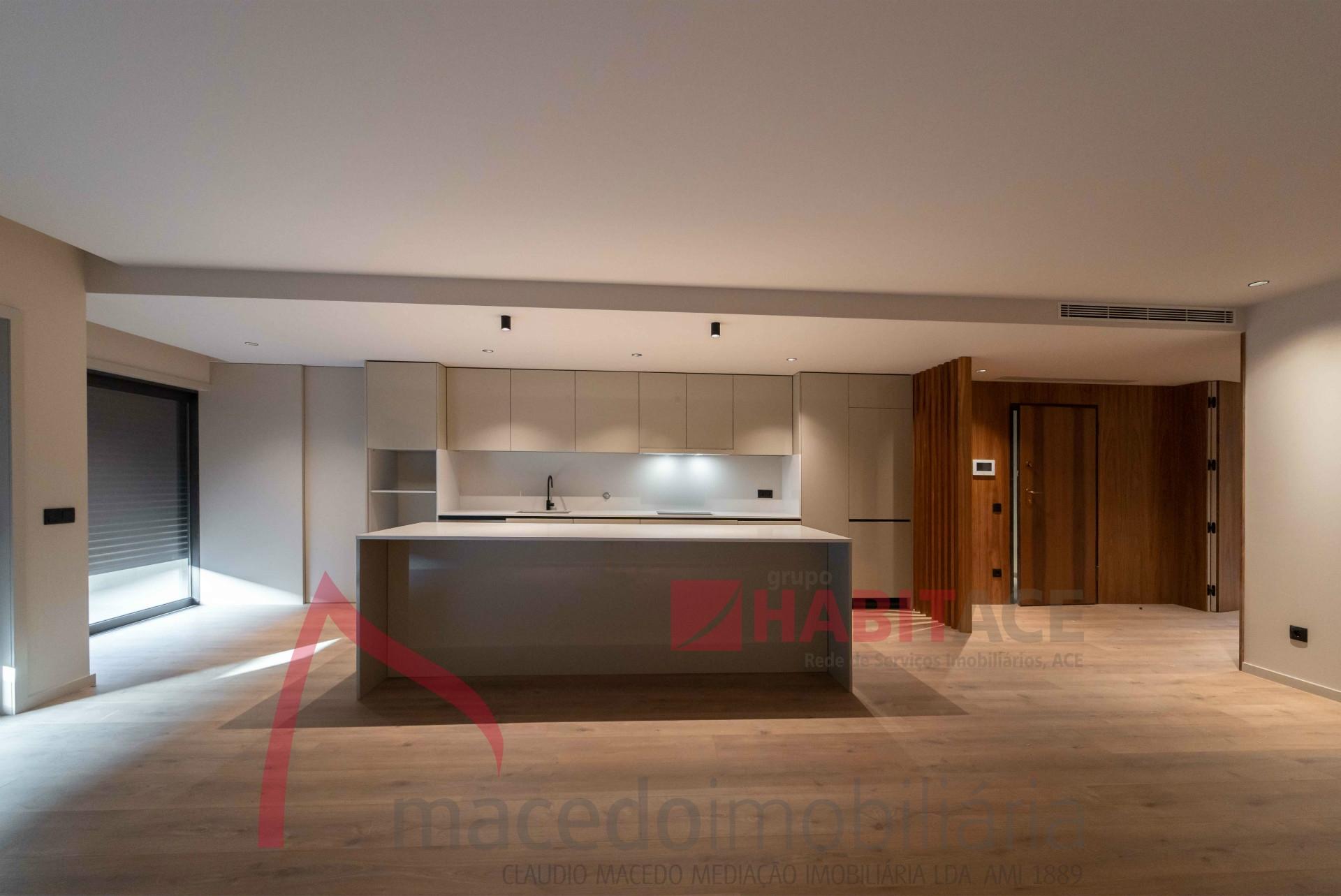 Apartamento T2 Novo para Arrendamento  em São Vicente