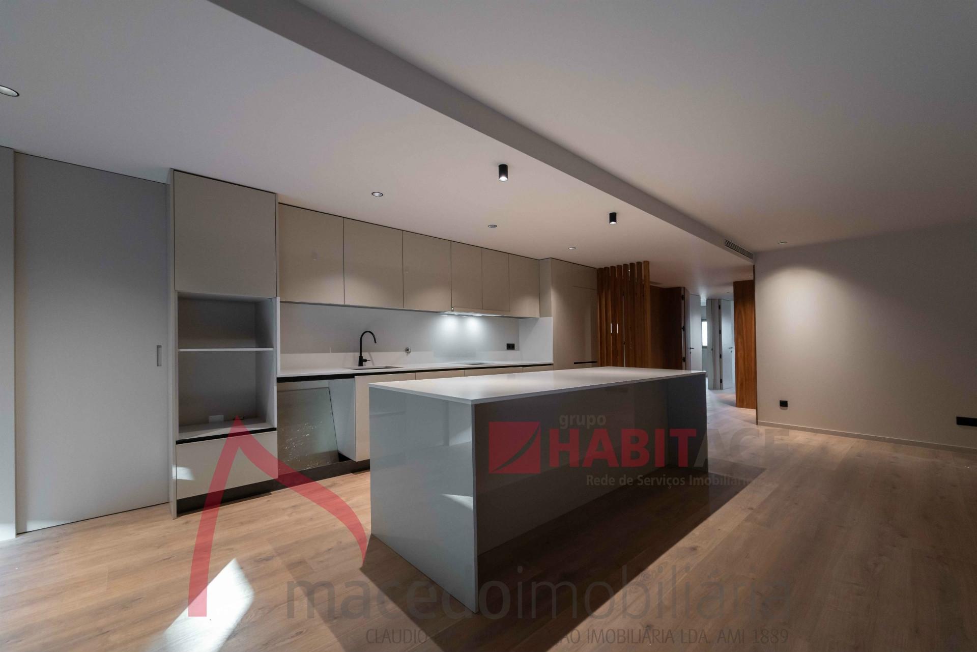 Apartamento T2 Novo para Arrendamento  em São Vicente