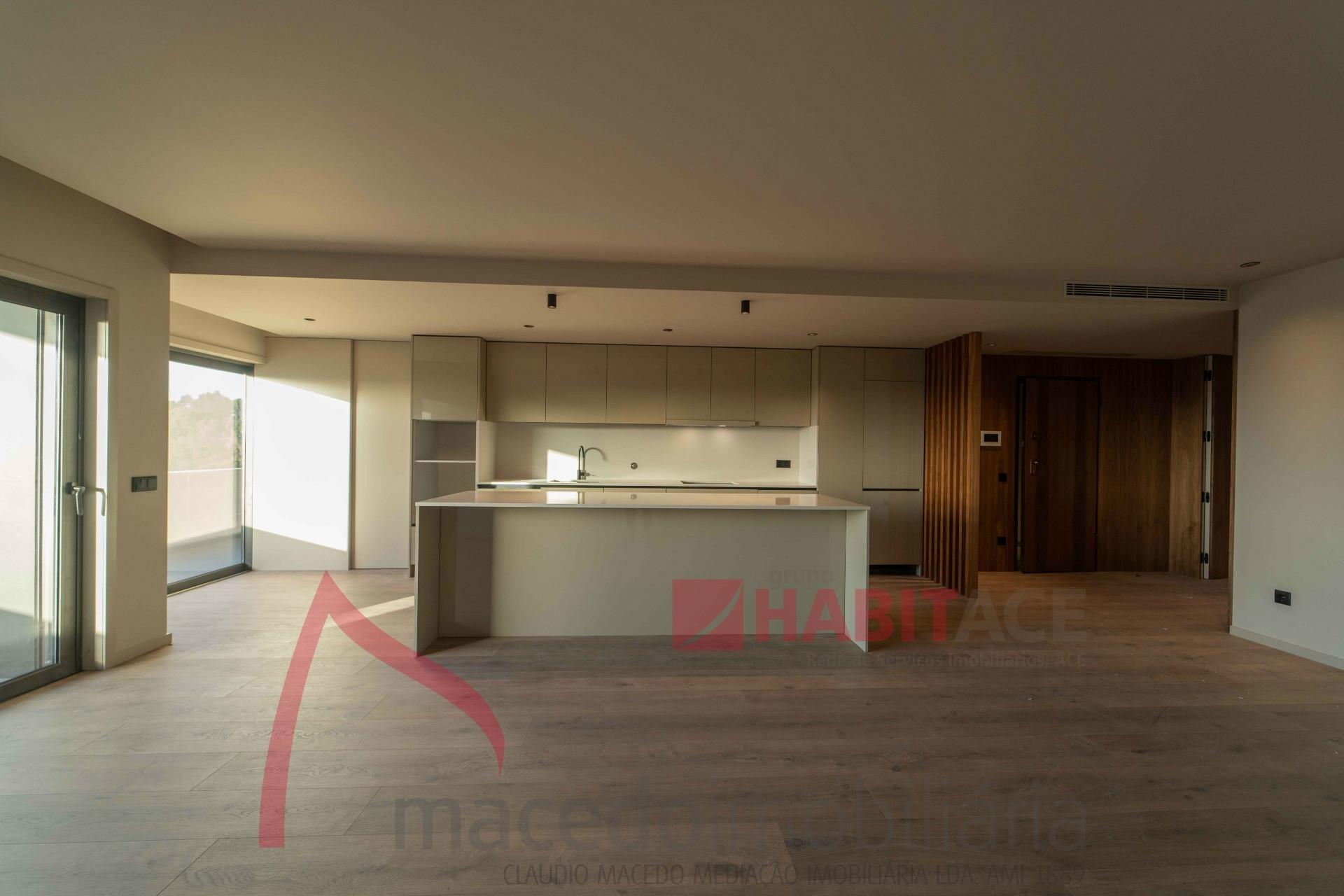 Apartamento T2 Novo para Arrendamento  em São Vicente