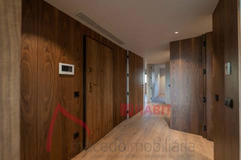 Apartamento T2 Novo para Arrendamento  em São Vicente