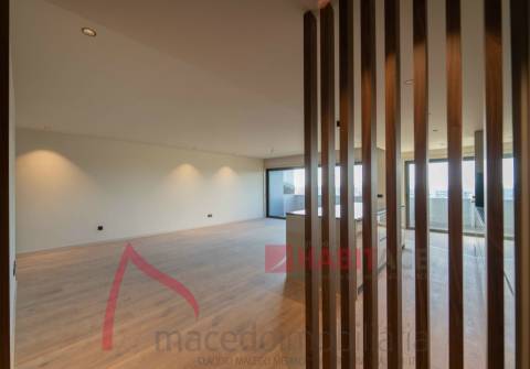 Apartamento T3 Novo para Arrendamento  em São Vicente