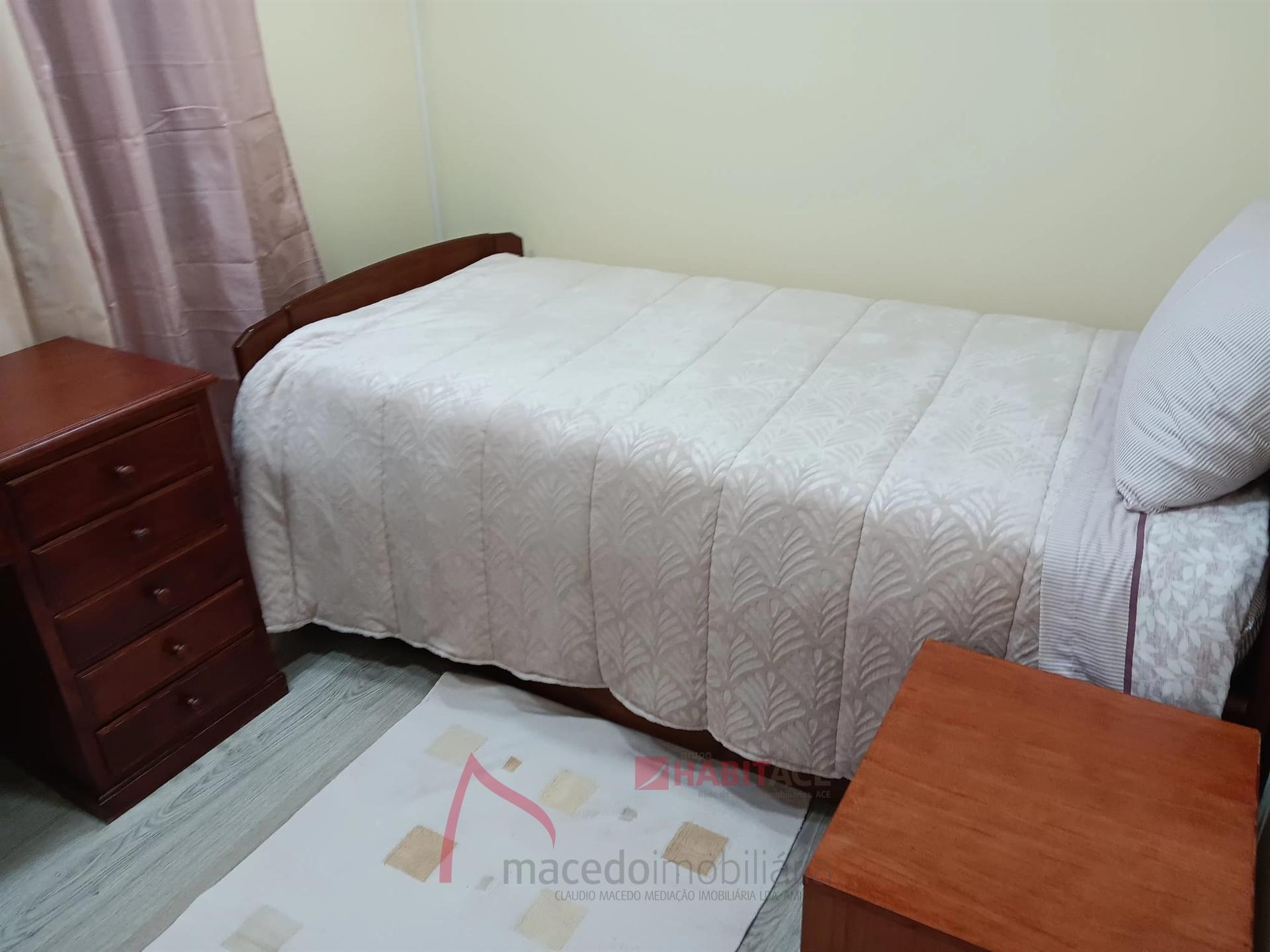 Quarto para Alugar em Apartamento Familiar Aconchegante